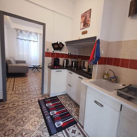 Petit Appart Entier Au Coeur Des Remparts - Netfix Et Connection Fibre Gratuits Carpentras Eksteriør bilde