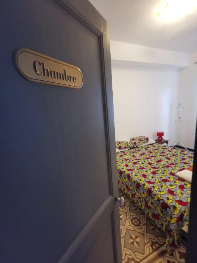 Petit Appart Entier Au Coeur Des Remparts - Netfix Et Connection Fibre Gratuits Carpentras Eksteriør bilde