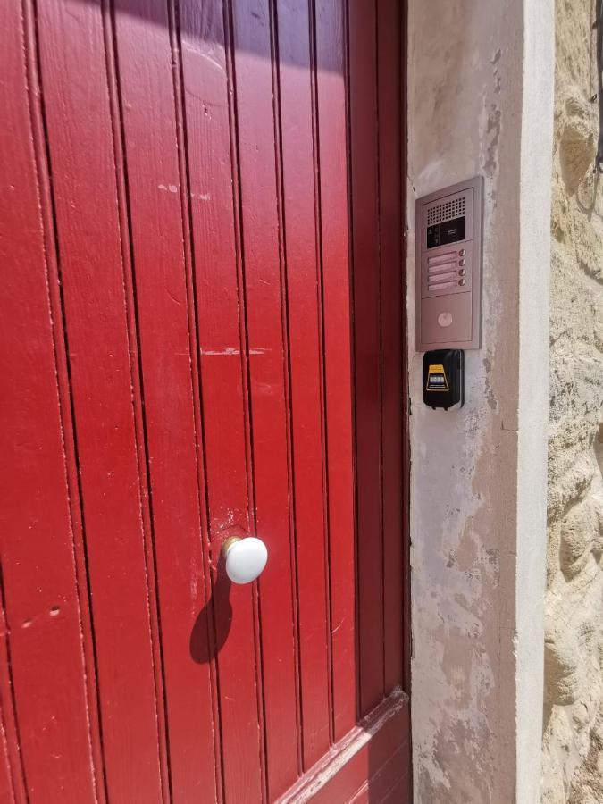 Petit Appart Entier Au Coeur Des Remparts - Netfix Et Connection Fibre Gratuits Carpentras Eksteriør bilde