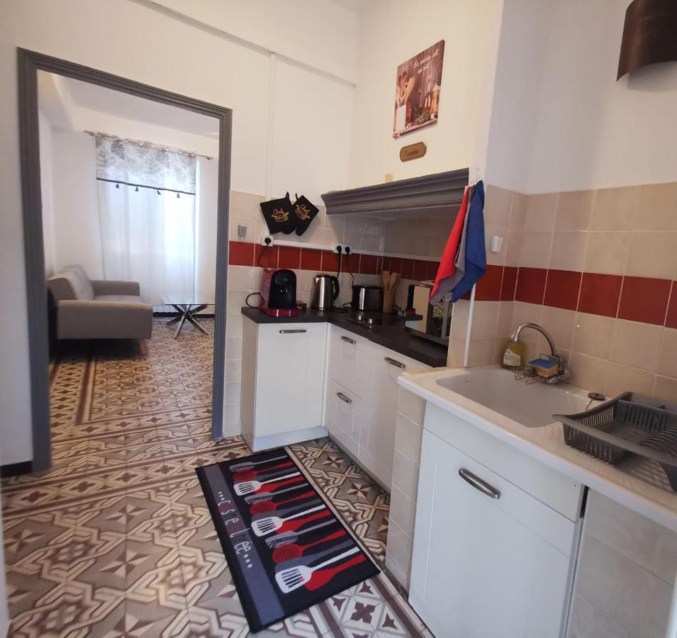 Petit Appart Entier Au Coeur Des Remparts - Netfix Et Connection Fibre Gratuits Carpentras Eksteriør bilde